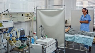 Болниците отново се бунтуват срещу изискванията за минимални заплати
