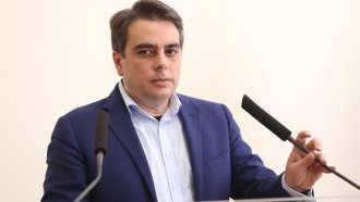 Асен Василев: "На жената Мария Габриел, ако е засегната, се извинявам". Тя не трябва да е премиер
