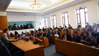 Заплатите на кмета на София, общинарите и районните кметове ще се вдигнат
