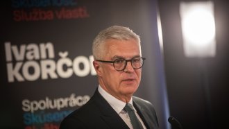 Проевропейски противник на Фицо убедително води на изборите в Словакия