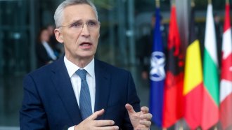 Външните министри от НАТО обсъждат фонд от 100 млрд. евро за Украйна