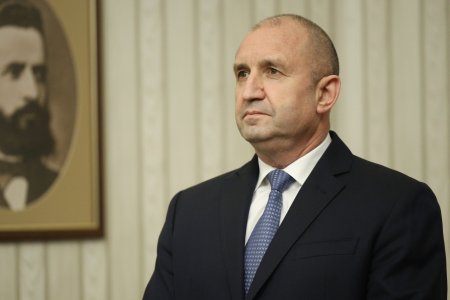 Радев продължава търсенето на служебен премиер