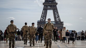 Париж засилва мерките за сигурност, групата от Москва е опитала акции и във Франция