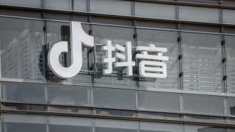 Китайският собственик на TikTok има 6 месеца да продаде активите си в САЩ