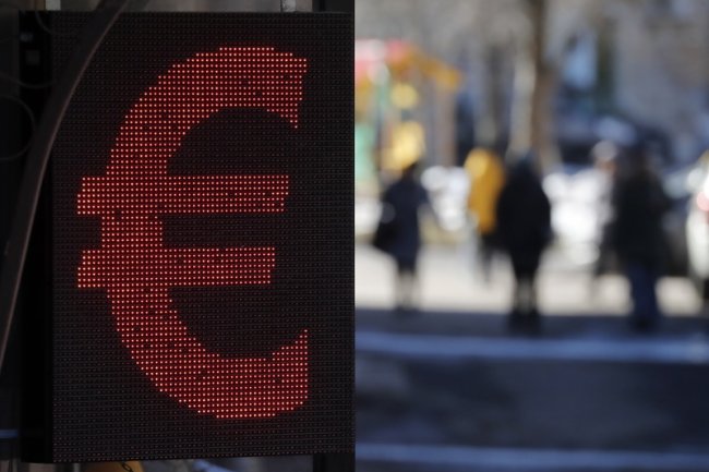 "Фич": Липсата на напредък с еврото ще донесе рискове за българския кредитен рейтинг
