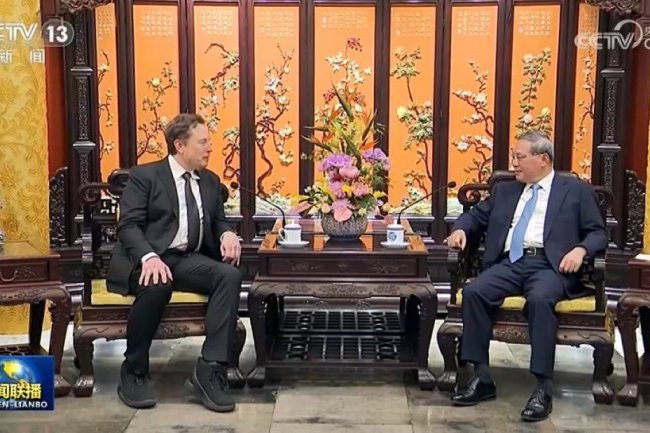 Мъск на изненадващо посещение в Пекин. Срещна се с премиера Ли Цян