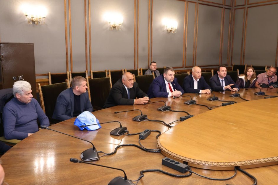  Делян Пеевски и Бойко Борисов на среща с представители на миньорите и синдикатите