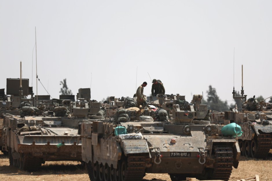 Израелски танкове обкръжиха източната част на Рафах