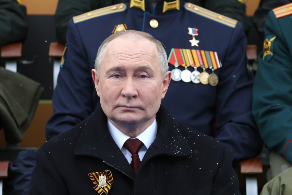 Парадът на победата в Москва: Под снега, с един танк и закани на Путин към "арогантния" Запад