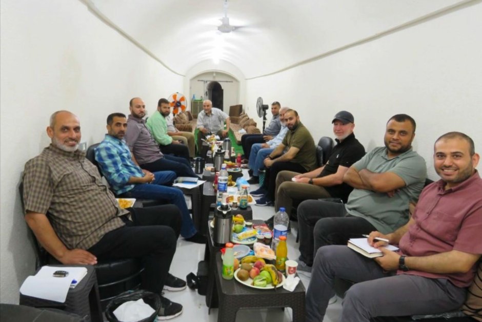 Лидери на Хамас в един от тунелите на организацията в Газа