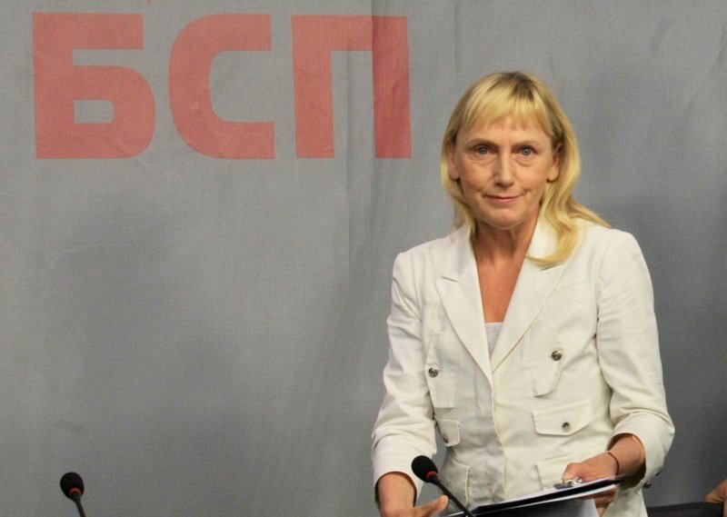 Елена Йончева, която е евродепутат от БСП, ще се бори за втори мандат, но този път с листата на ДПС Сн.БГНЕС
