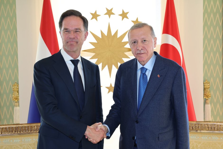 Премиерът на Нидерланция Марк Рюте на среща с Реджеп Тайип Ердоган. ЕПА/БГНЕС