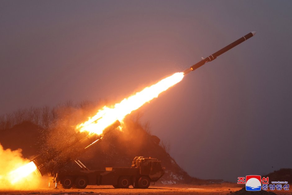 Изпитание на севернокорейска ракета, снимка ЕПА/БГНЕС