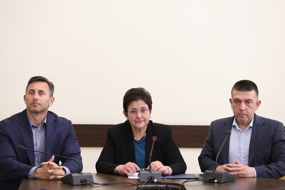 Румен Спецов, Людмила Петкова и Георги Димов (отляво надясно) са хората, начело на финансите на държавата в служебния кабинет. Снимка: БГНЕС
