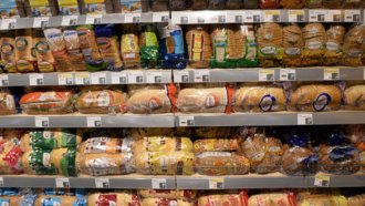 Хипермаркетите искат президентът да наложи вето за фиксираната надценка на хляба
