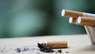 Двете остриета на битката с тютюневия дим