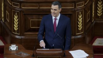 Педро Санчес остава премиер на Испания