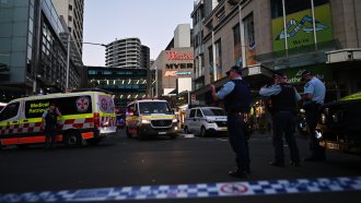 Четирима загинали при нападение в търговски център в Сидни