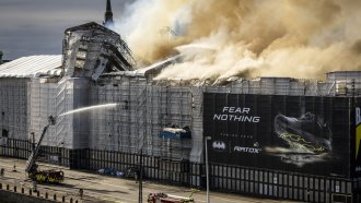 Пожар порази една от историческите забележителности на Копенхаген