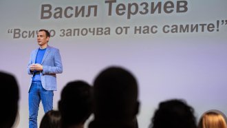Отговорността към обществото става все по-голяма с успехите, каза Васил Терзиев пред ученици и студенти