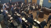 Бой в грузинския парламент при обсъждане на проектозакона за "чуждестранните агенти"