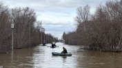 Русия и Казахстан евакуират над 100 000 души на фона на най-тежките наводнения от десетилетия
