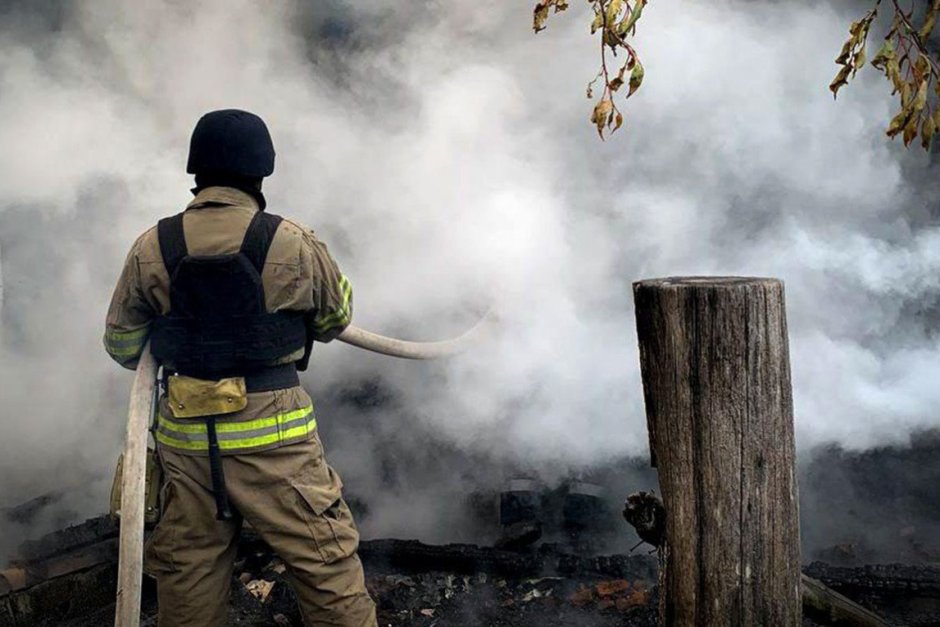 Пожар след руски удар в Сумска област