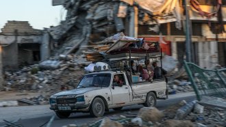 Израел съобщи, че може да има цивилни жертви при пожар, избухнал при военен удар по Рафах