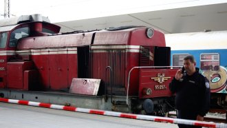 Два екипа разследват инцидента с влакове на Централната гара в София