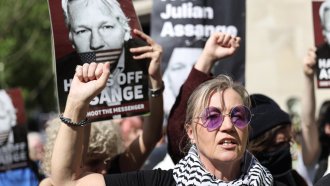 Асандж използва свободата на словото като аргумент против екстрадицията си в САЩ