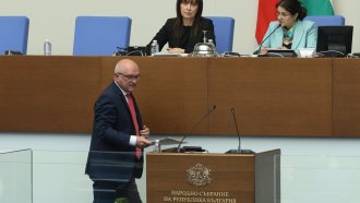Парламентът ще изслуша Главчев за скандала с резолюцията за Сребреница