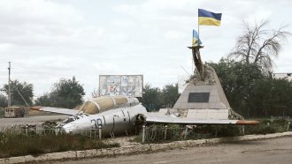Интензивен вражески огън предизвика прегрупиране на украинската войска