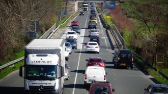 ЕС затегна екокритериите за нови тежки камиони и градски автобуси
