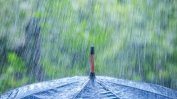 Жълт код за интензивни валежи в 13 области на страната