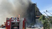 Три жени бяха спасени от покрива на горящ магазин при голям пожар в промишлена зона на Варна