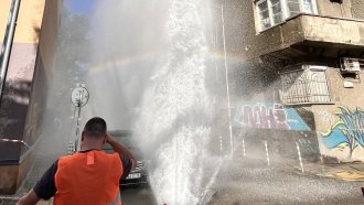 Гейзер с гореща вода изригна в центъра на София 3 https://netnews.bg/wp-content/uploads/2024/06/gejzer-s-gorestha-voda-izrigna-v-czentara-na-sofiya.jpg medium 1da7352f306f05aaa6ab598a87ce9a1c https://netnews.bg/wp-content/uploads/2024/06/gejzer-s-gorestha-voda-izrigna-v-czentara-na-sofiya.jpg