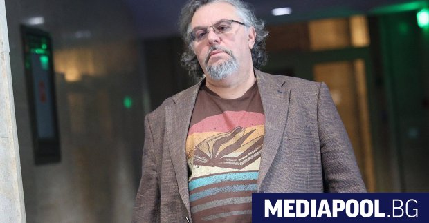 Shocking Withdrawal: Manol Peykov Pulls 'Janet 45' from Novel of the Year Competition - News Directory 3