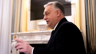 Лидерът на унгарската опозиция обвини правителството на Орбан, че го шпионира