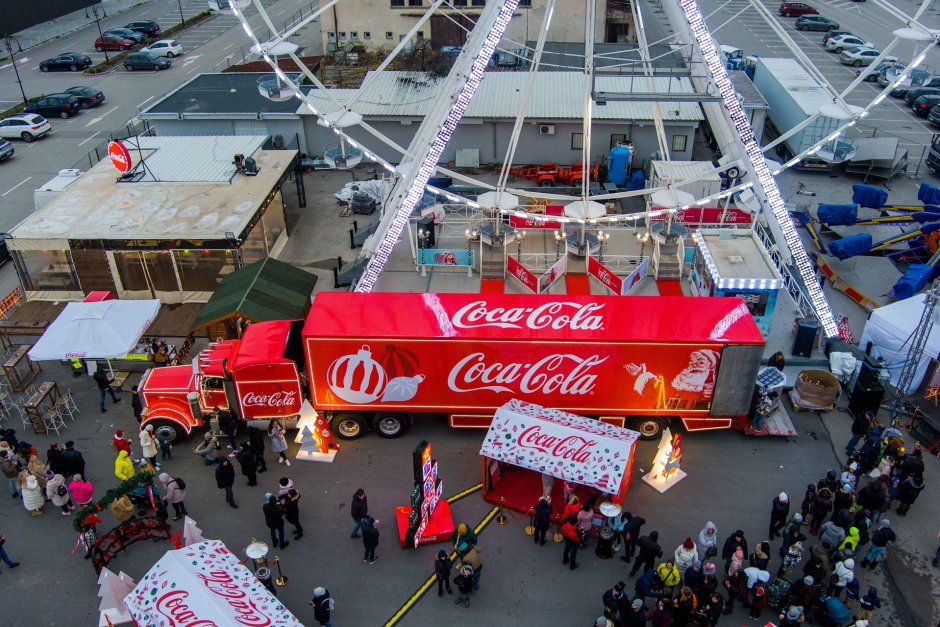 Камионът на добрината на Coca-Cola носи магията на Коледа в 9 града в България