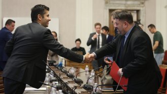 БСП дори не спомена Пеевски по време на срещата с ПП-ДБ