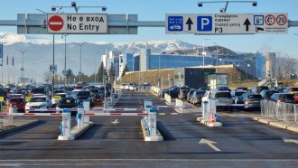 От днес летище "София" е с бариери. 10 минути с кола без да плащаш (видео)