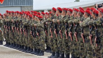Бюджетни игри: Най-голямата битка на армията е за по-високи заплати