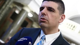 Ивайло Мирчев: Управляващите да оттеглят Карадимов за КЗК, защото обслужва Пеевски