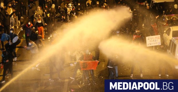 В неделя основната опозиционна партия в Турция Народнорепубликанската НРП проведежда