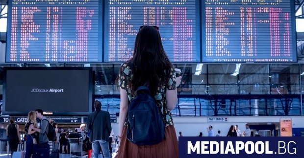 Общо 74 от младите хора в България обмислят повече или