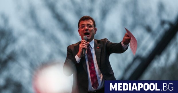 Кметът на Истанбул Екрем Имамоглу който е основният политически опонент