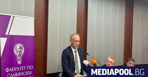 Трябва да направим визия за промяна в учебните програми по