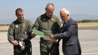 Близкият до Радев командир на Граф Игнатиево оглавява военната авиация