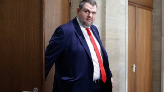 Шест въпроса за държавните магазини в пощите