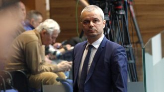 Костадинов видя три лобита зад решението на КС